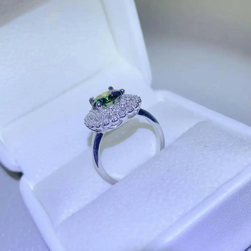 Exquisite 2 Carat Moissanite Ring Elevates Luxury Fashion for Women