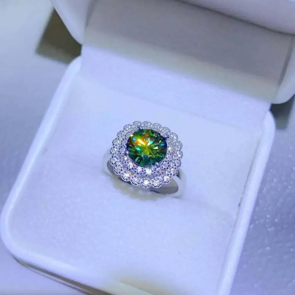Exquisite 2 Carat Moissanite Ring Elevates Luxury Fashion for Women