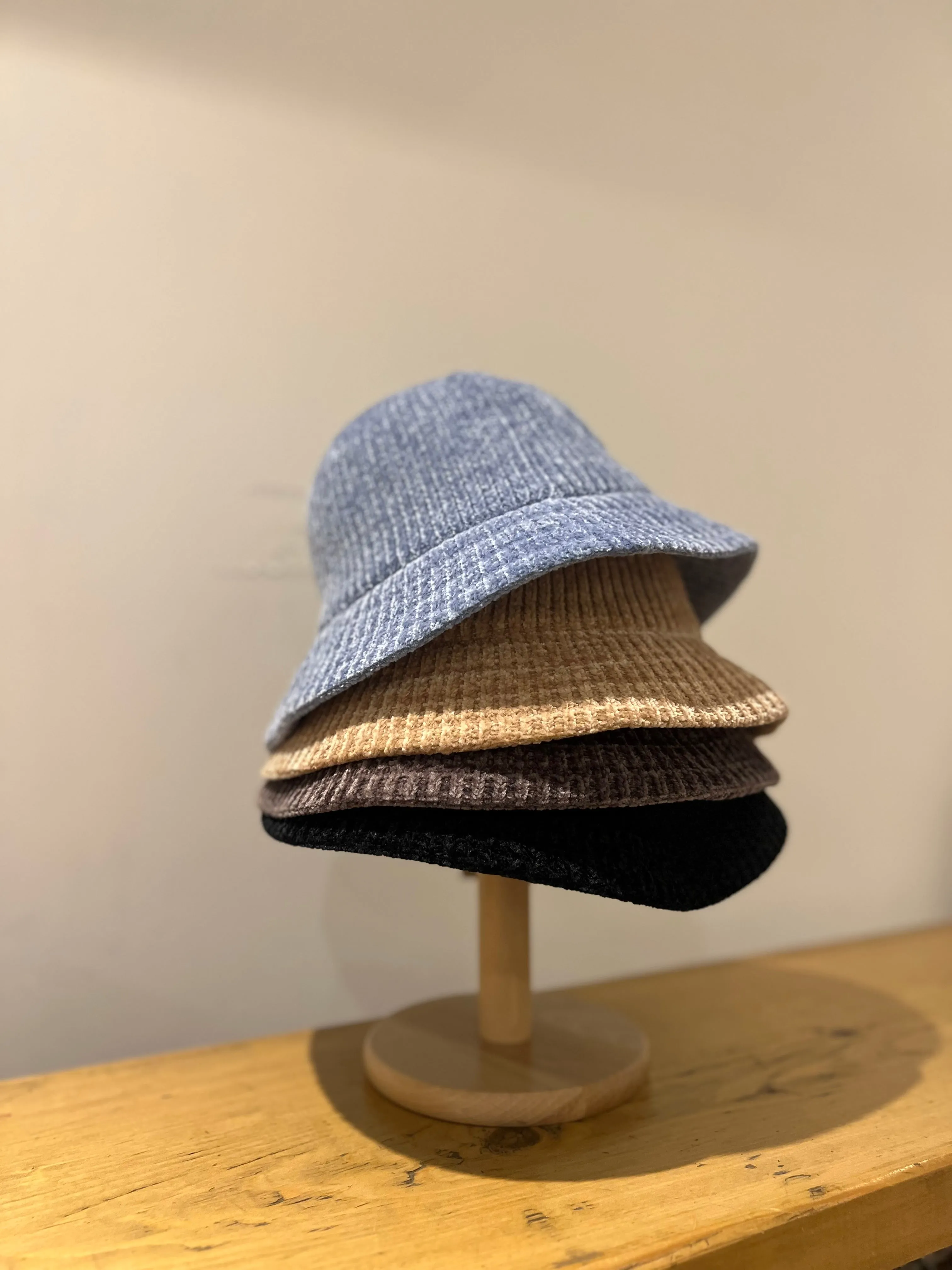 YOFIN Velour bucket hat